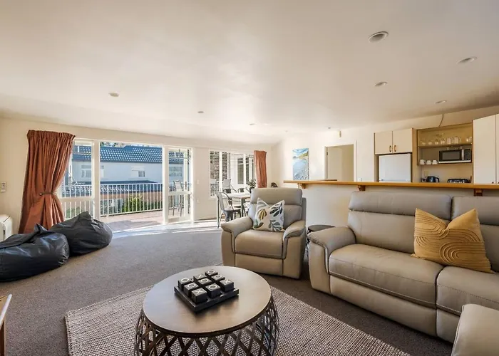 3br - Walk To & Town