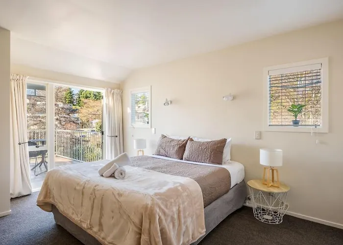 3br - Walk To & Town Apartment *