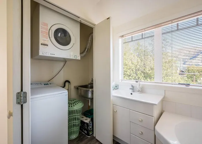 Apartment 3br - Walk To & Town *