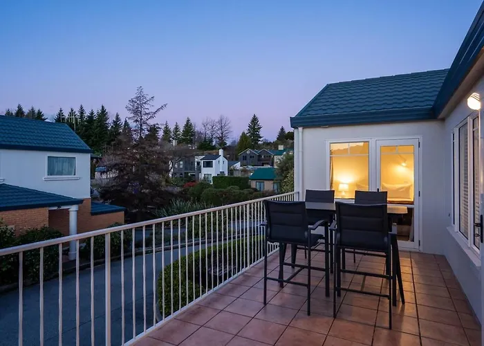 3br - Walk To & Town