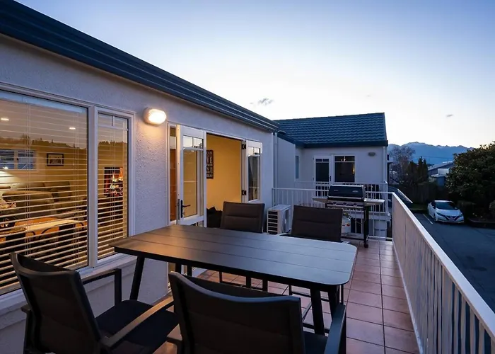 3br - Walk To & Town *