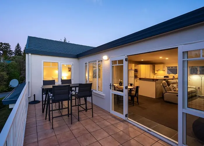 3br - Walk To & Town