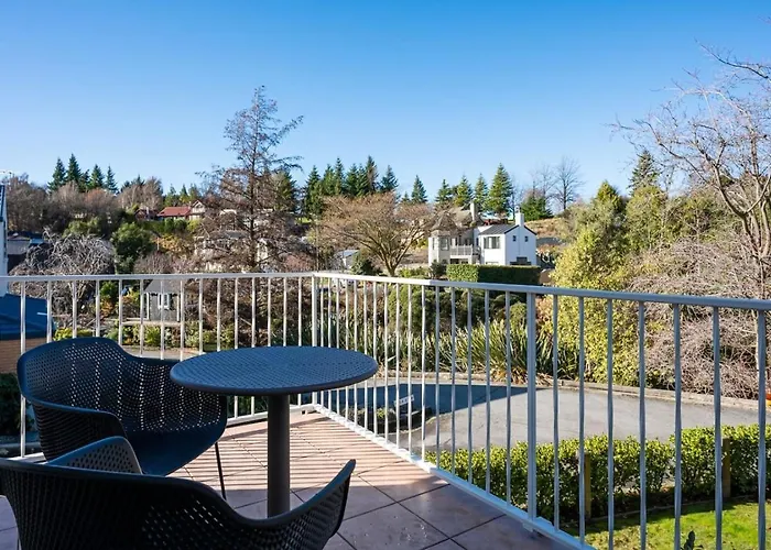 3br - Walk To & Town Apartment *