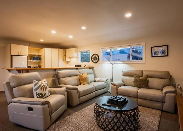 3br - Walk To & Town Apartment