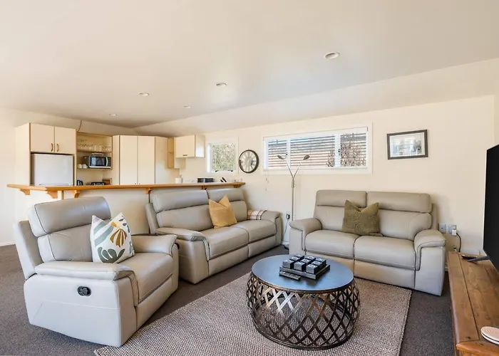 3br - Walk To & Town Apartment