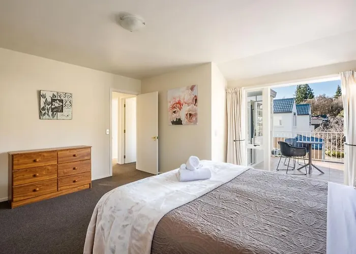 Apartment 3br - Walk To & Town