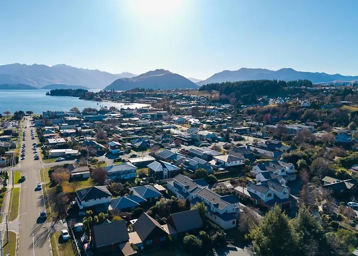 3br - Walk To & Town *
