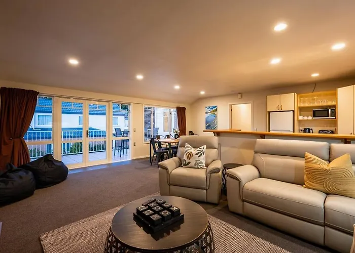 Apartment 3br - Walk To & Town