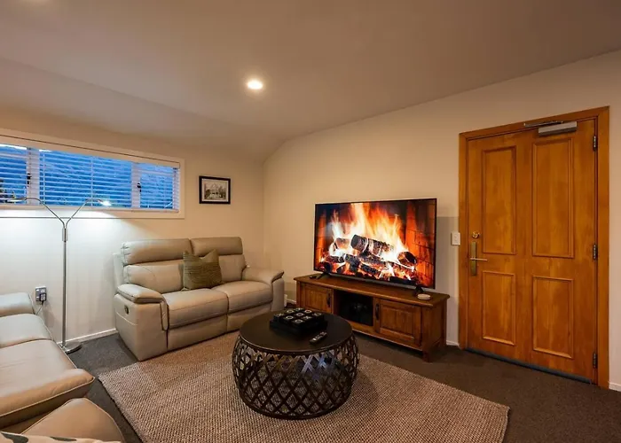 3br - Walk To & Town *