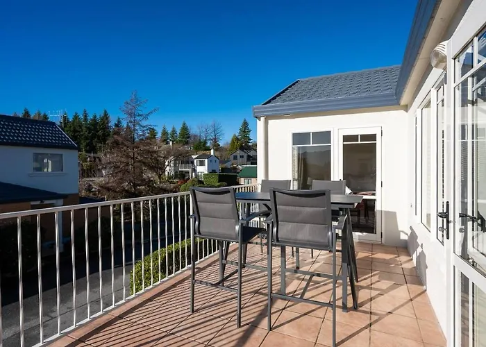 Apartment 3br - Walk To & Town *