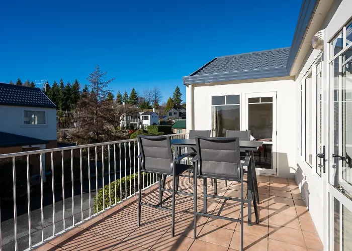 3br - Walk To & Town Apartment