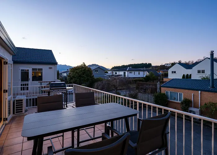 Apartment 3br - Walk To & Town *