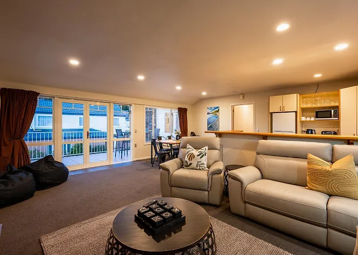 3br - Walk To & Town