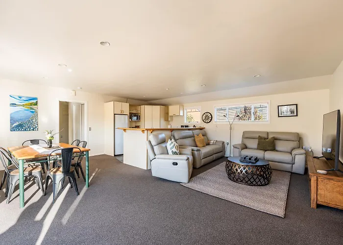 3br - Walk To & Town *