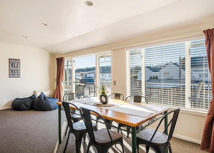 3br - Walk To & Town Apartment *