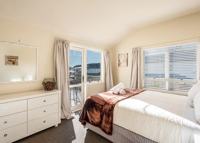 Apartment 3br - Walk To & Town *