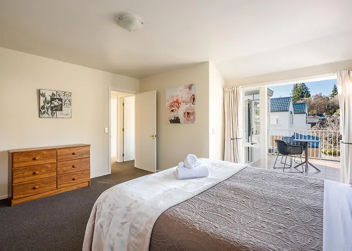 3br - Walk To & Town Apartment *