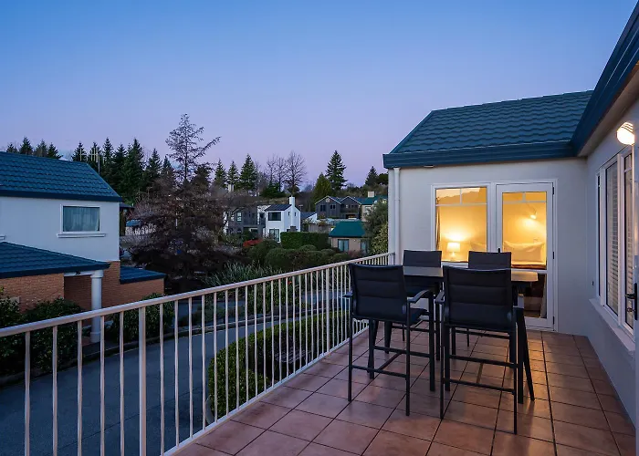 3br - Walk To & Town