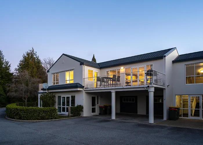 3br - Walk To & Town Apartment